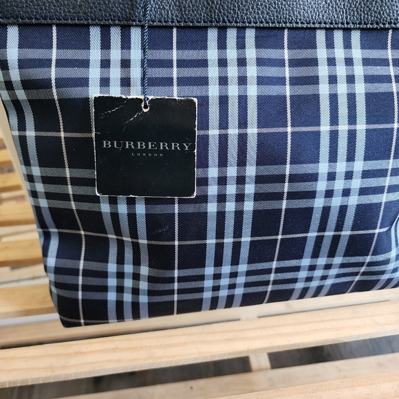 AUTHENTIC NWT Burberry tote bag. - Picture 8 of 11